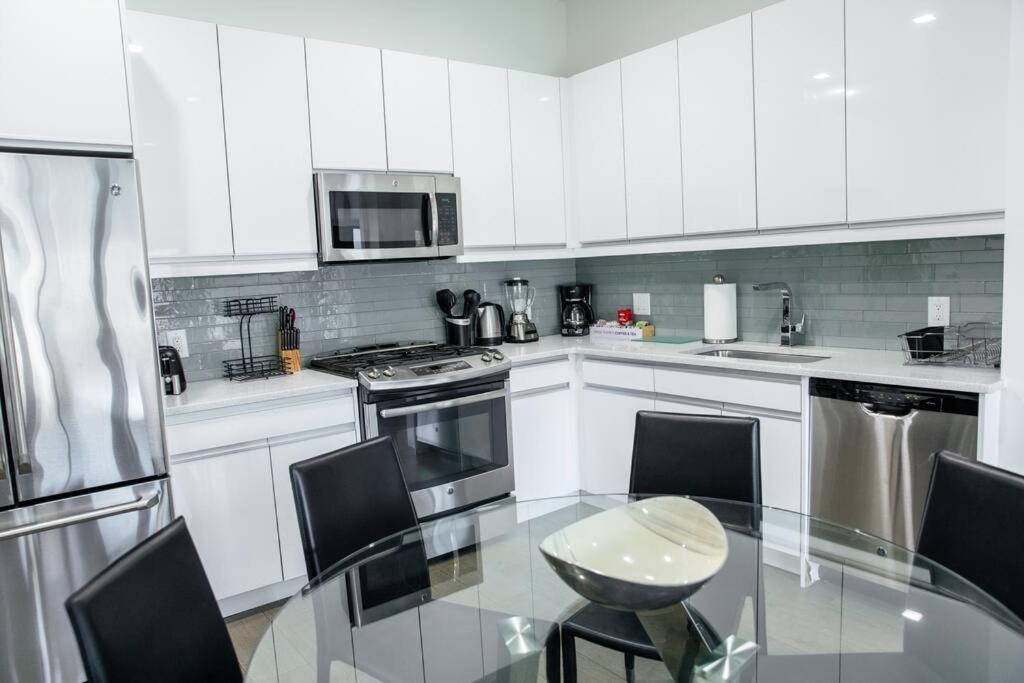 Dharma Home Suites Хобокен Номер фото
