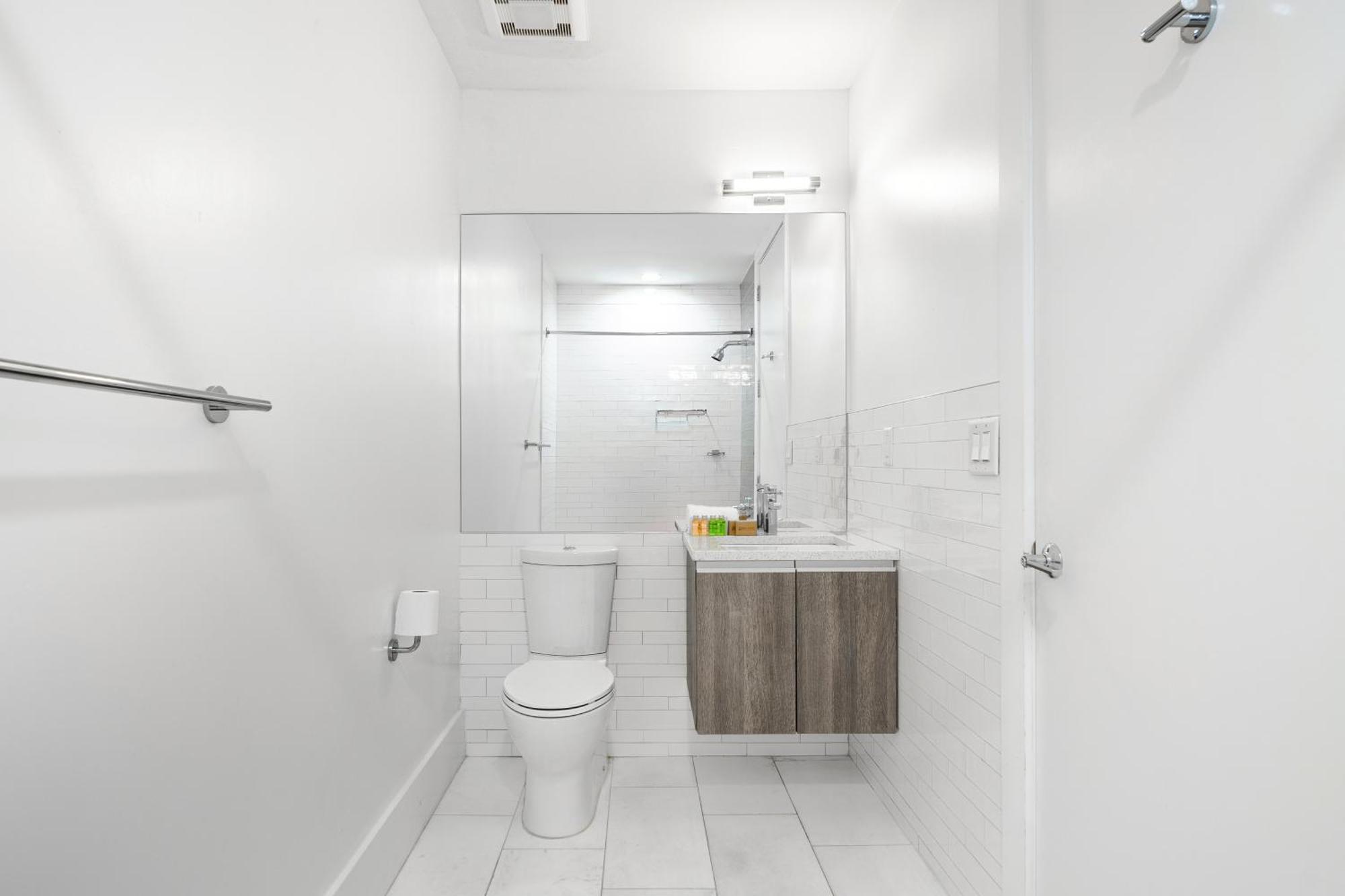 Dharma Home Suites Хобокен Экстерьер фото